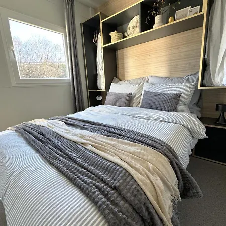 Cosy Modern Mini House 10 By The Sea With Private Terrace In Limoni Camp - Walk To & Local Taverns * Sukosan