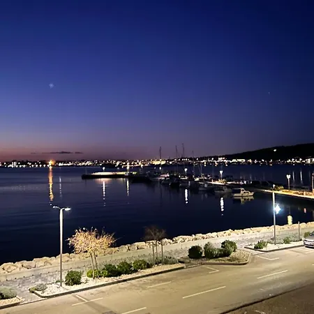 Cosy Modern Mini House 10 By The Sea With Private Terrace In Limoni Camp - Walk To & Local Taverns